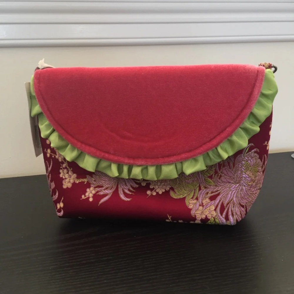NWT Yans NY Purse